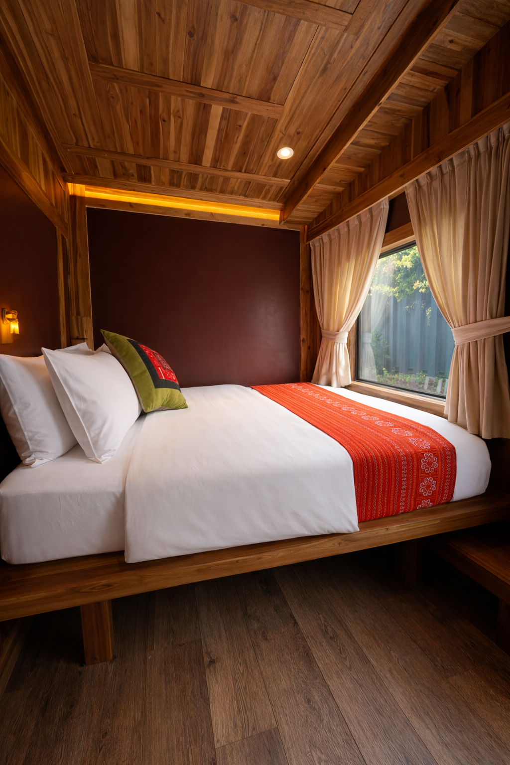 Hmong Suite Queen Cabin